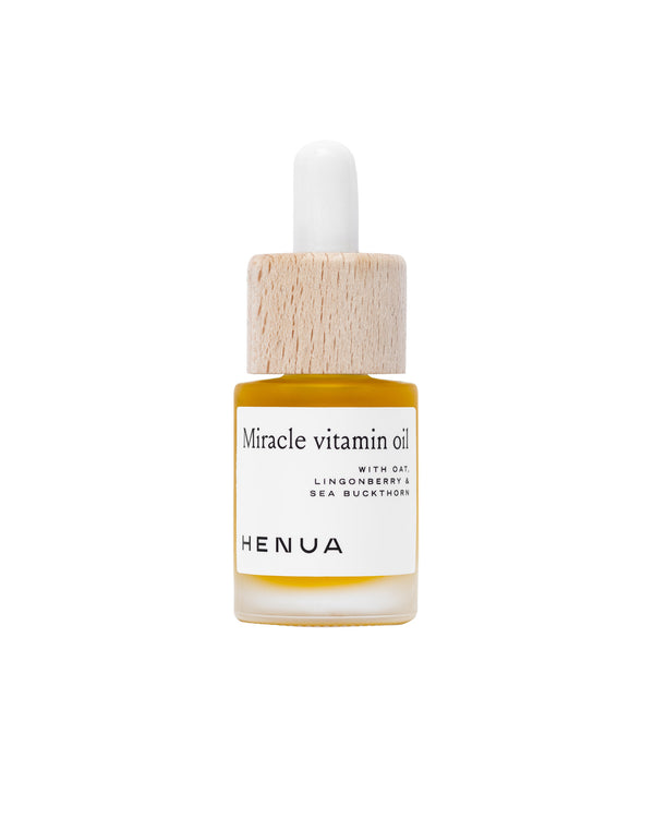 Henua's high-performance, 100 % natural Miracle Vitamin Oil is carefully formulated with 11 powerful natural oils and plant extracts to help deliver vitamins (eg. vitamin C!) and supercharged antioxidant nutrients to your skin.